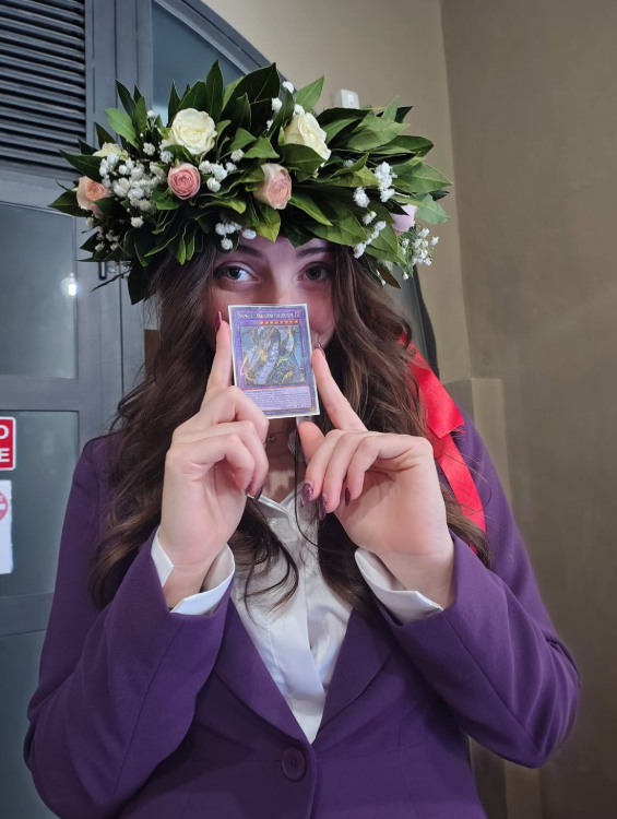 Nữ bài thủ Yu-Gi-Oh! bất ngờ gây chú ý với màn khoe nhan sắc táo bạo, soi info càng thêm ngỡ ngàng