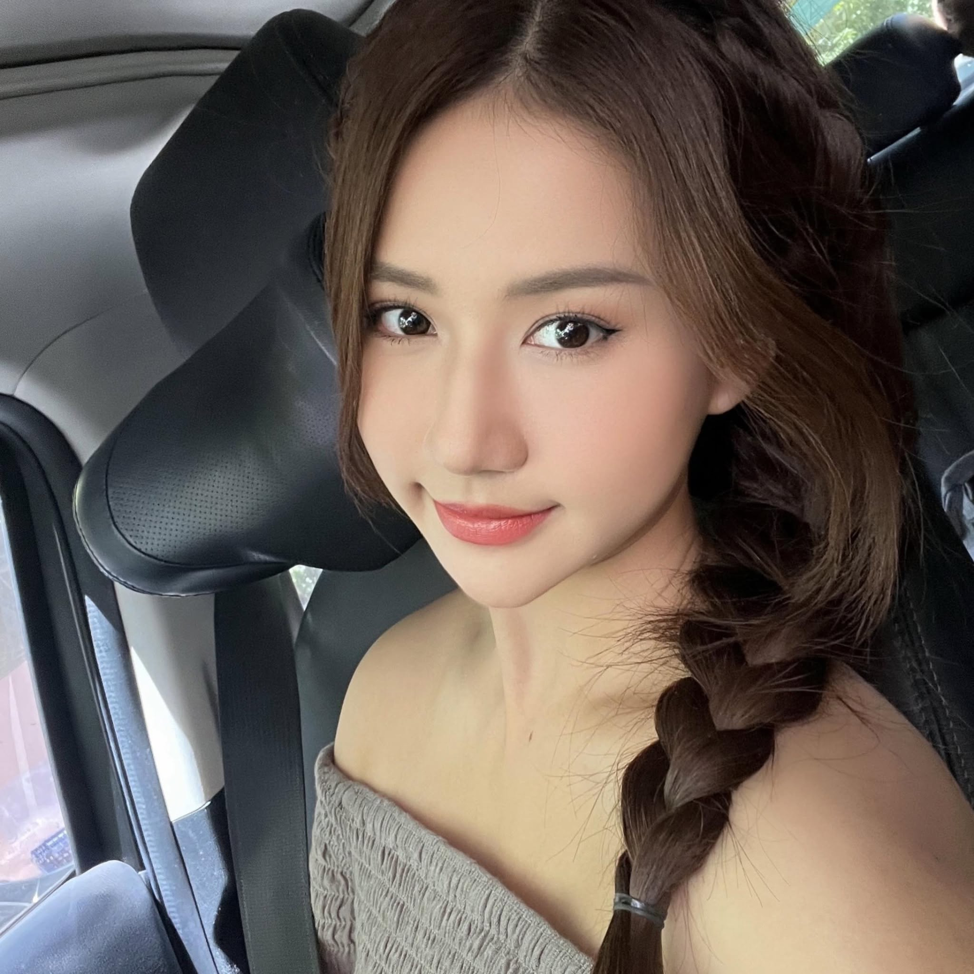 Thêm một hot girl gia nhập hệ 