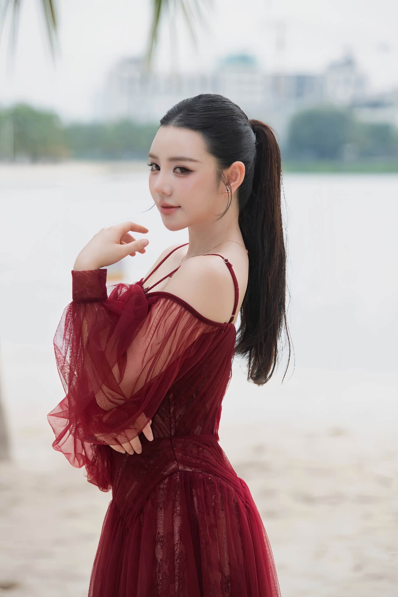 Nữ diễn viên phim giờ vàng VTV khoe dáng lộng lẫy trên bãi biển, CĐM nhìn mà chỉ biết tấm tắc khen ngợi