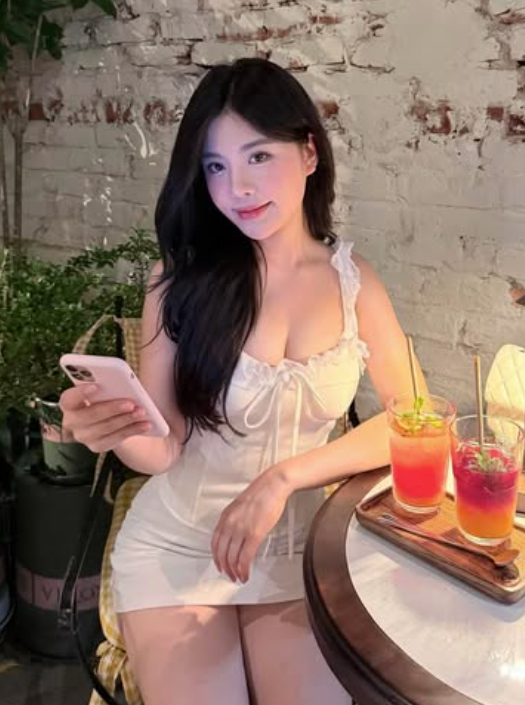 Từ đồng phục bay đến phong cách đời thường, sức hút khó cưỡng của nữ tiếp viên hàng không gen Z
