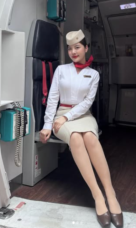 Từ đồng phục bay đến phong cách đời thường, sức hút khó cưỡng của nữ tiếp viên hàng không gen Z