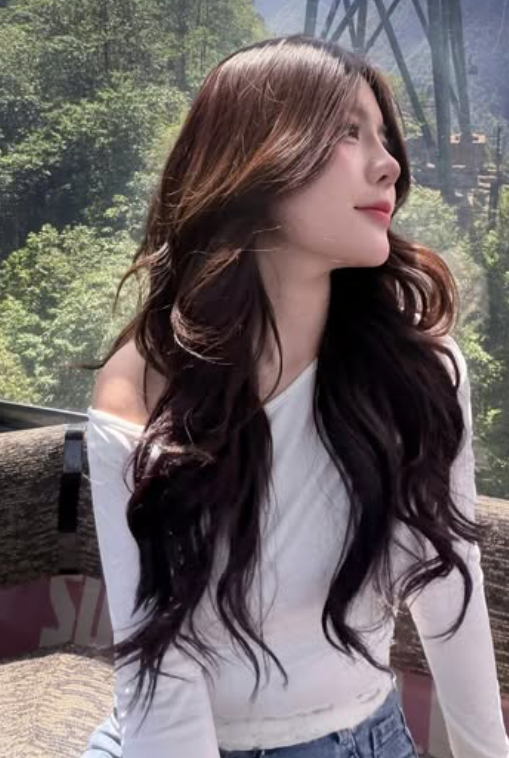 Từ đồng phục bay đến phong cách đời thường, sức hút khó cưỡng của nữ tiếp viên hàng không gen Z