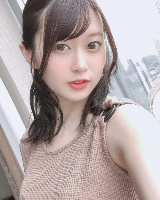 Hot girl nổi tiếng từ bỏ sự nghiệp, chuyển hẳn sang gõ code để kiếm sống, fan ngỡ ngàng vì thay đổi 180 độ