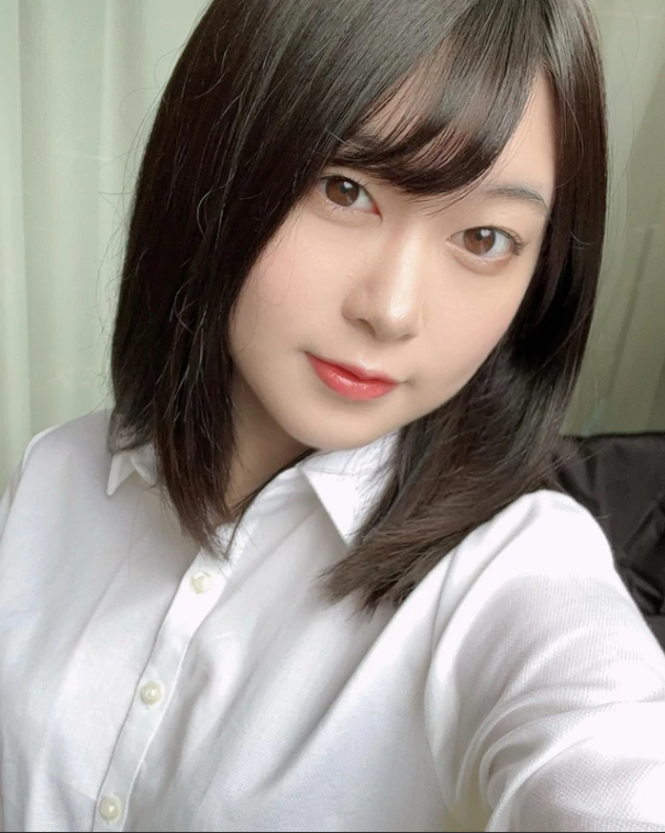 Hot girl nổi tiếng từ bỏ sự nghiệp, chuyển hẳn sang gõ code để kiếm sống, fan ngỡ ngàng vì thay đổi 180 độ