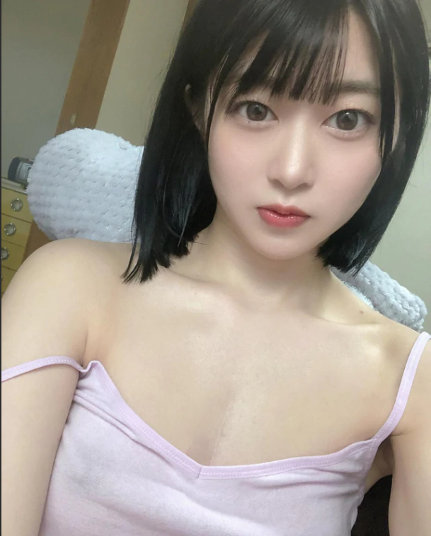 Hot girl nổi tiếng từ bỏ sự nghiệp, chuyển hẳn sang gõ code để kiếm sống, fan ngỡ ngàng vì thay đổi 180 độ