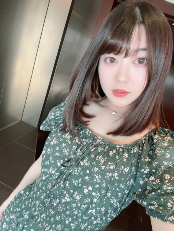 Hot girl nổi tiếng từ bỏ sự nghiệp, chuyển hẳn sang gõ code để kiếm sống, fan ngỡ ngàng vì thay đổi 180 độ