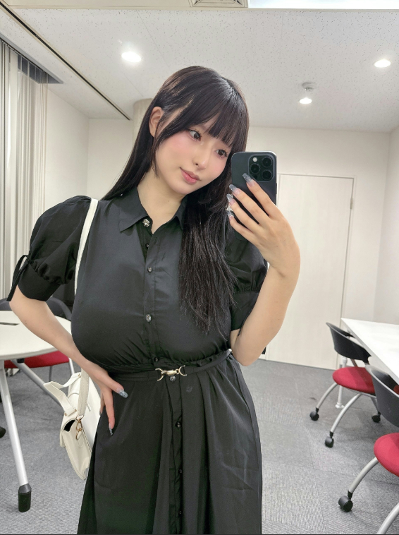 Nổi lên nhờ vẻ ngoài gợi cảm, hot girl nổi tiếng bất ngờ giải nghệ, đổi nghề để phát triển sự nghiệp