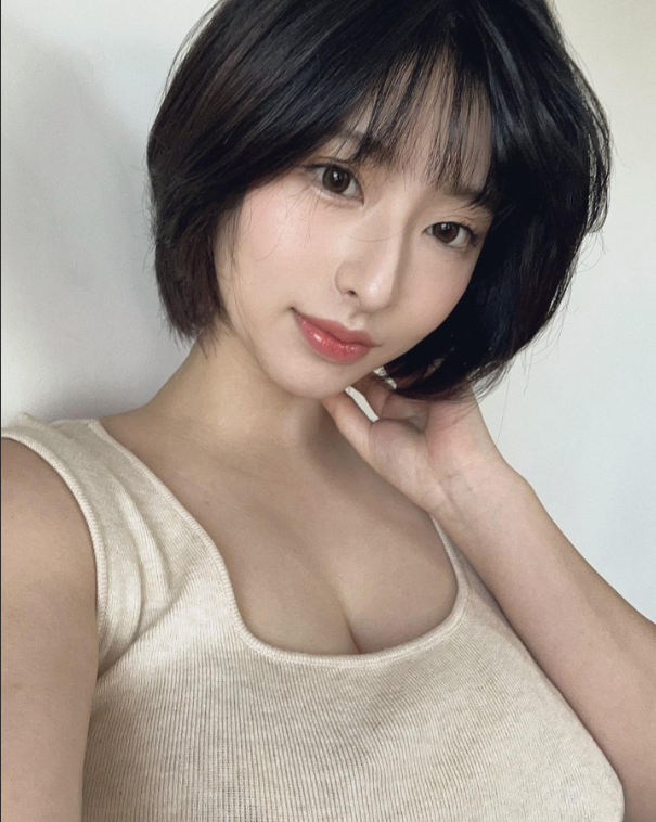 Nổi lên nhờ vẻ ngoài gợi cảm, hot girl nổi tiếng bất ngờ giải nghệ, đổi nghề để phát triển sự nghiệp