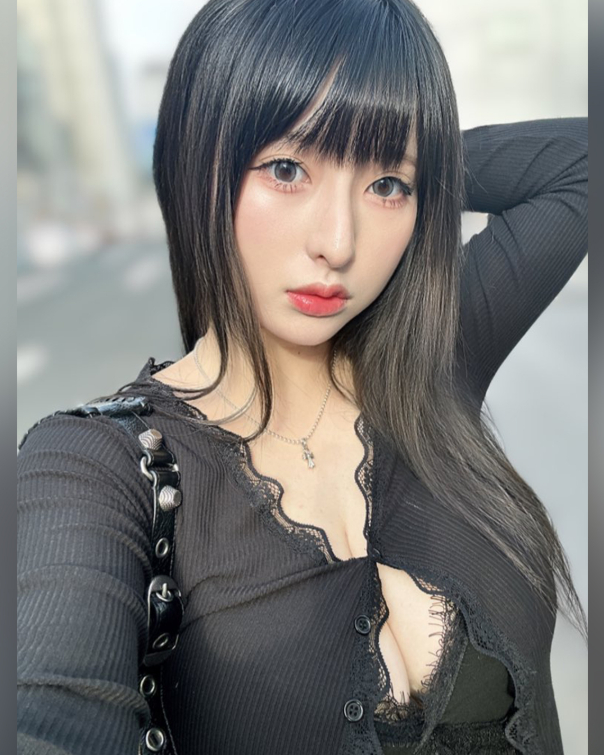 Nổi lên nhờ vẻ ngoài gợi cảm, hot girl nổi tiếng bất ngờ giải nghệ, đổi nghề để phát triển sự nghiệp