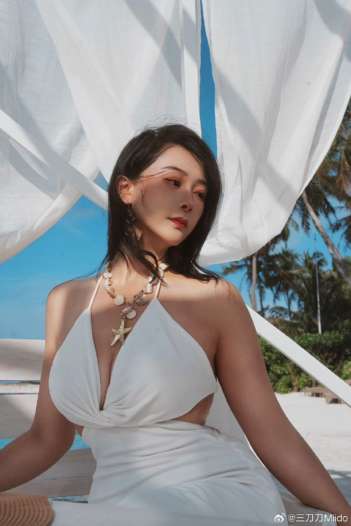 Hot coser 500.000 follow biến hình Nami, khiến anh em game thủ chỉ muốn