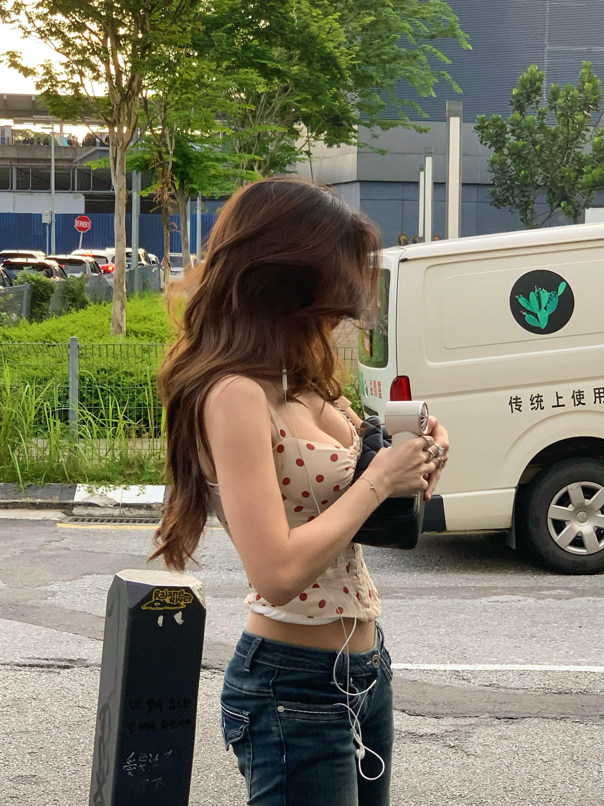 Hot girl nửa triệu người theo dõi gây bão với khoảnh khắc 