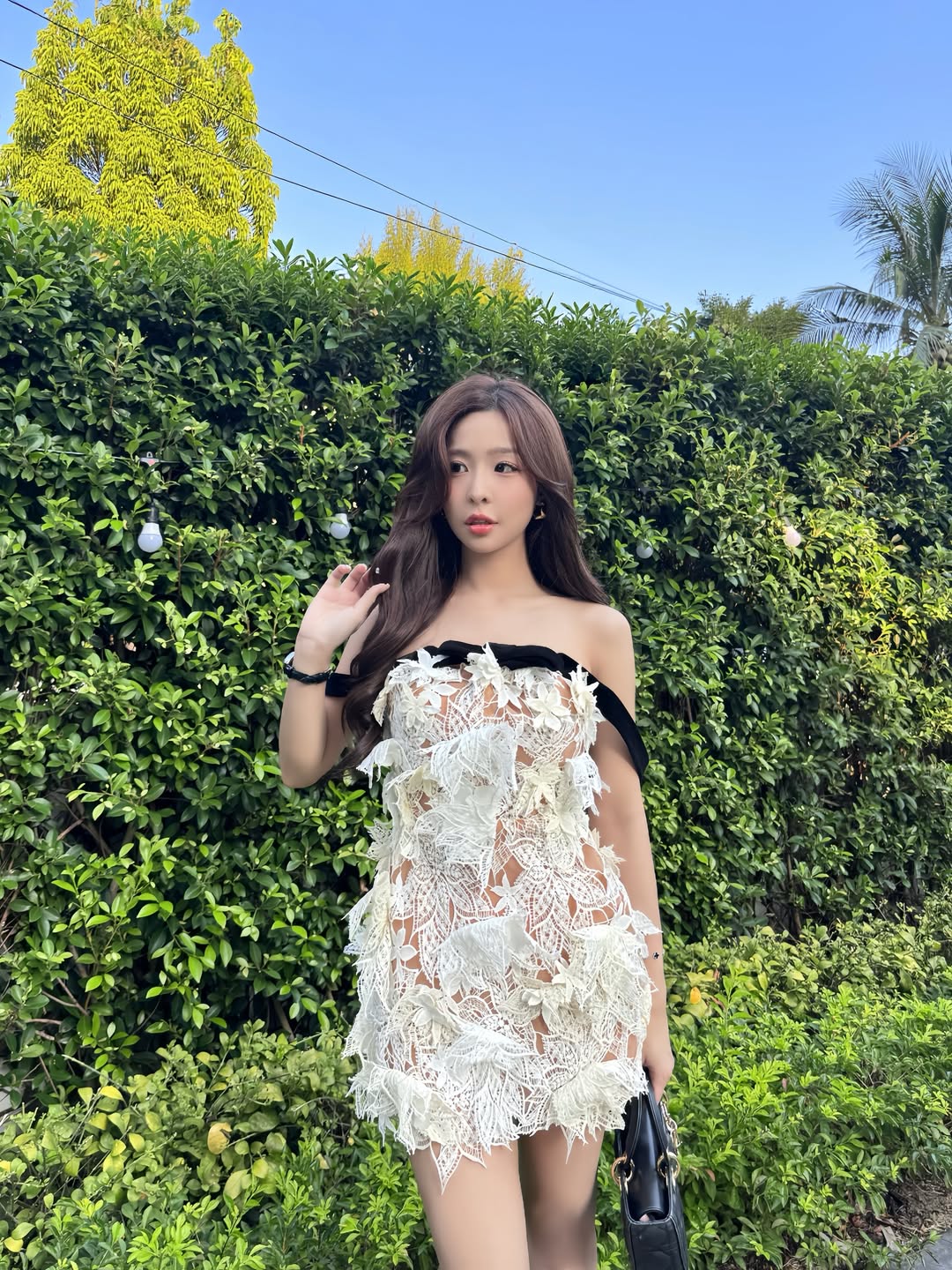 Tình cũ của rapper Bray ngày càng táo bạo: 25 tuổi đã làm bà chủ, đăng ảnh chỉ cần 1 pose cũng đủ khiến người xem mê mệt