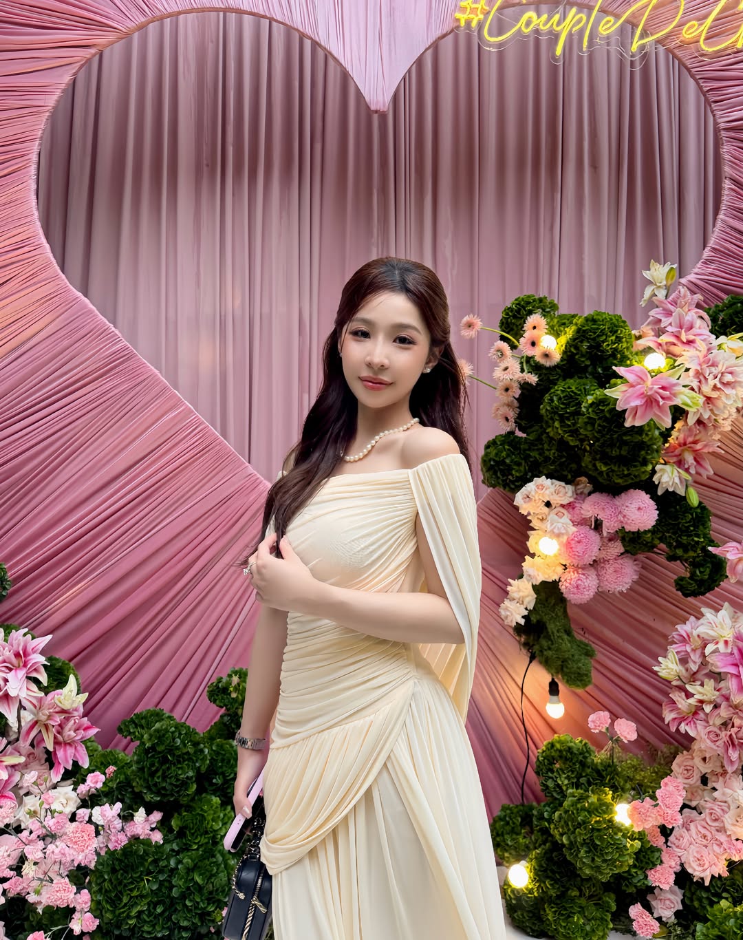 Tình cũ của rapper Bray ngày càng táo bạo: 25 tuổi đã làm bà chủ, đăng ảnh chỉ cần 1 pose cũng đủ khiến người xem mê mệt