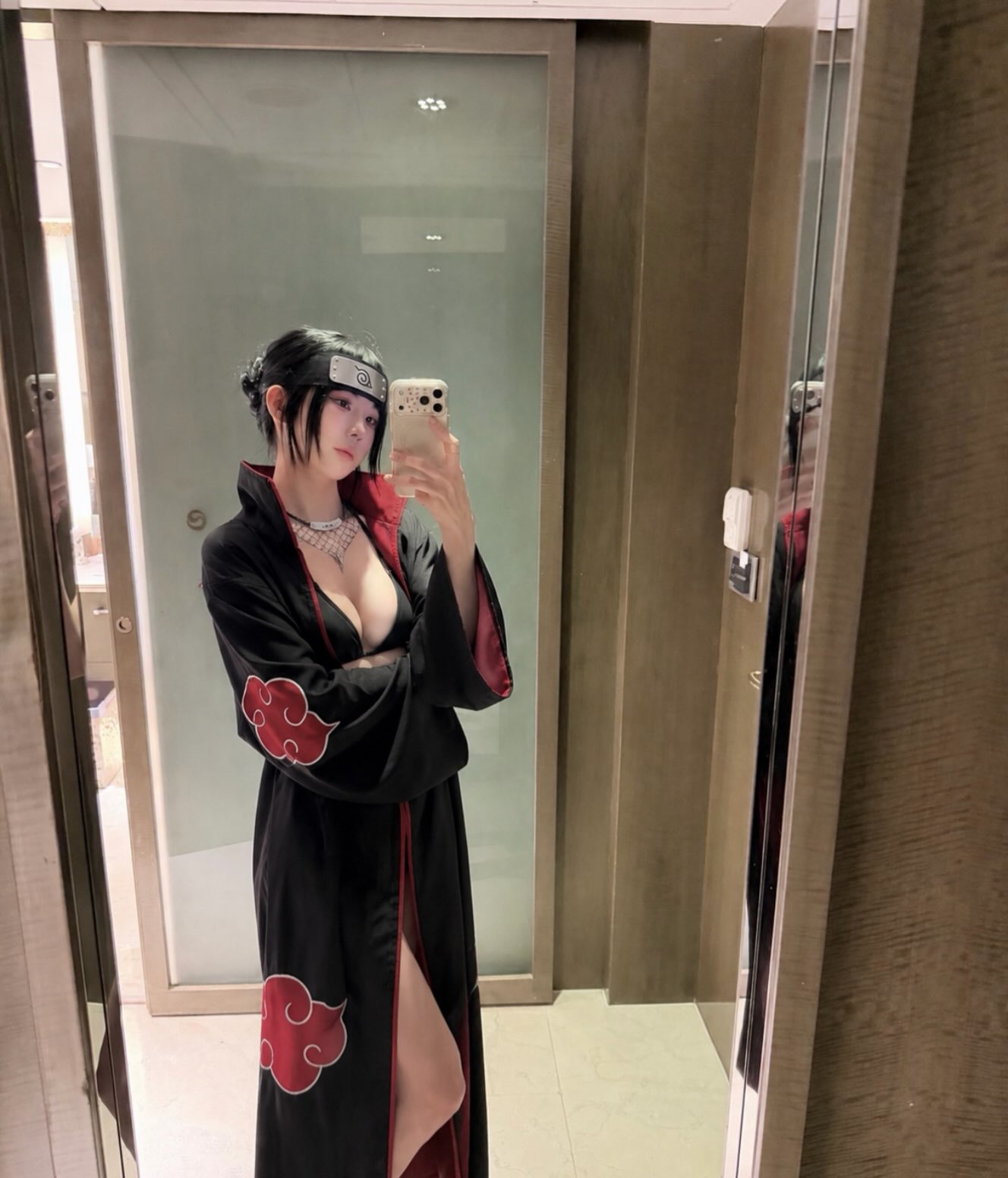 Chẳng ngại vào vai nhân vật nam, fan nữ Naruto hóa thân idol cực