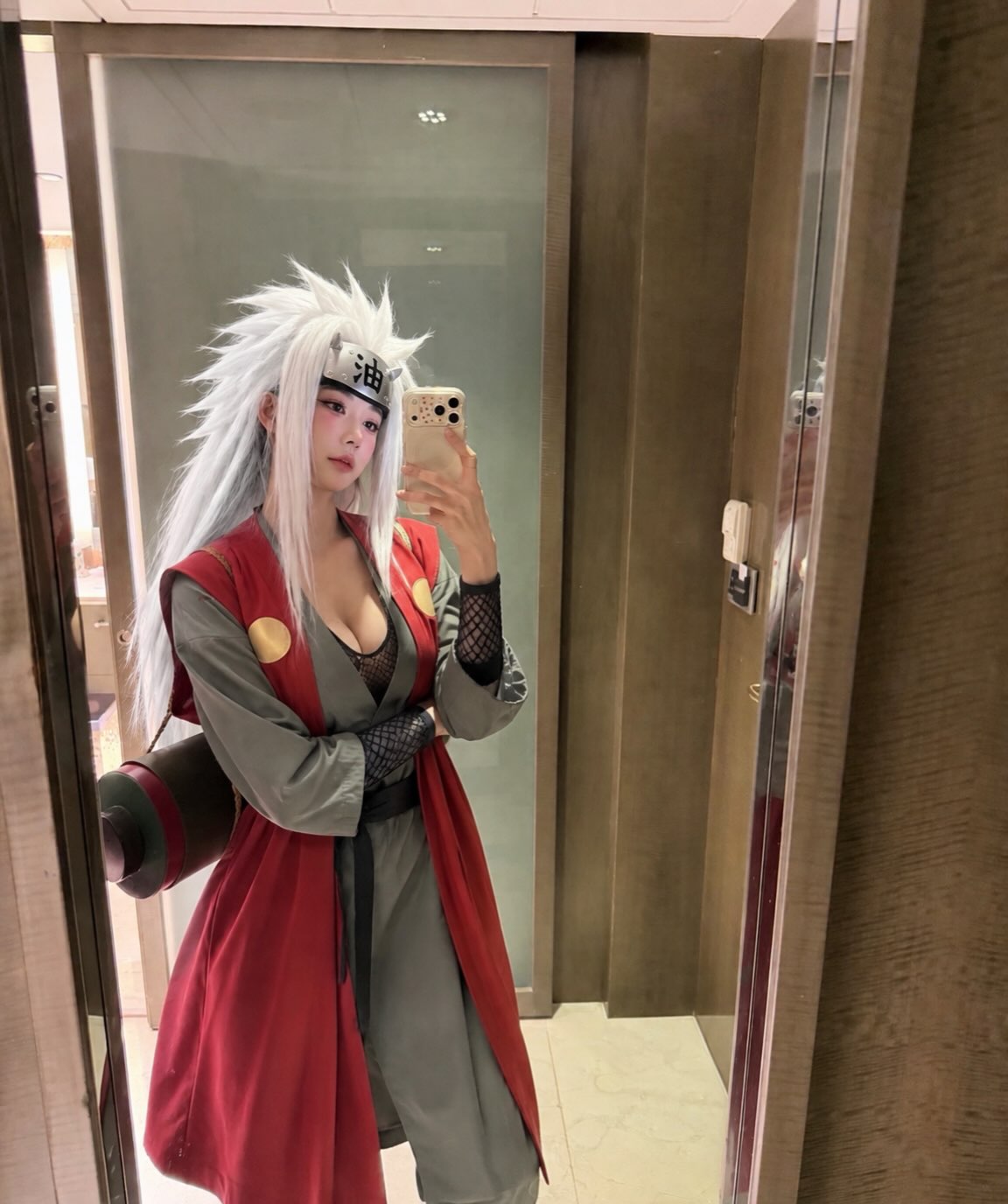 Chẳng ngại vào vai nhân vật nam, fan nữ Naruto hóa thân idol cực