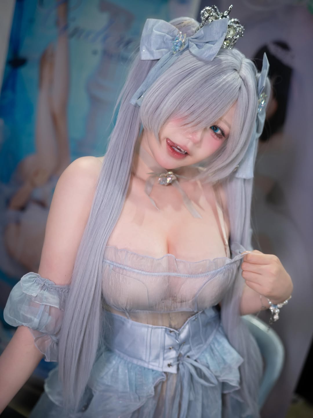 Đi ăn mà cũng đẹp hớp hồn người xem, nữ coser này càng ngày càng được yêu mến
