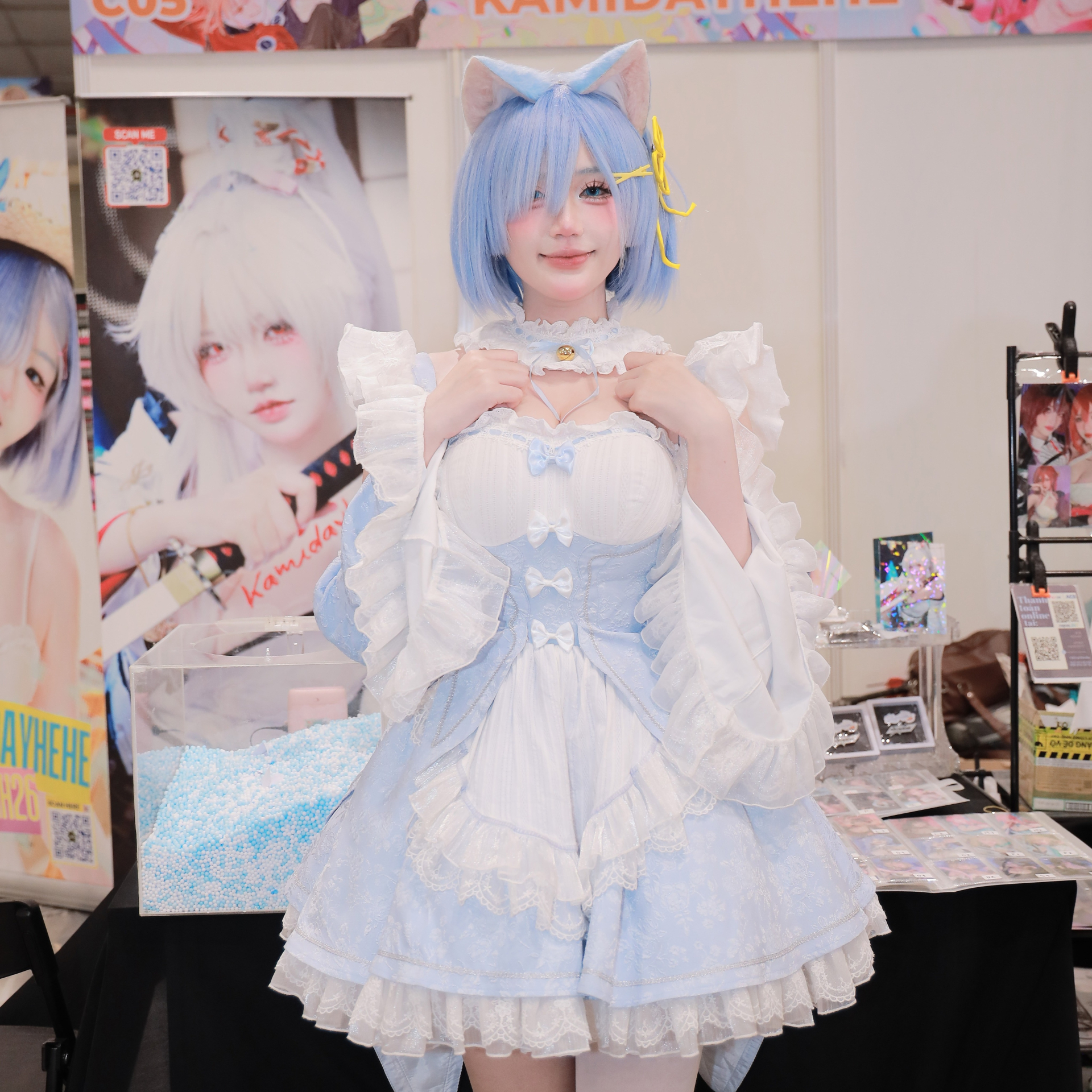 Đi ăn mà cũng đẹp hớp hồn người xem, nữ coser này càng ngày càng được yêu mến