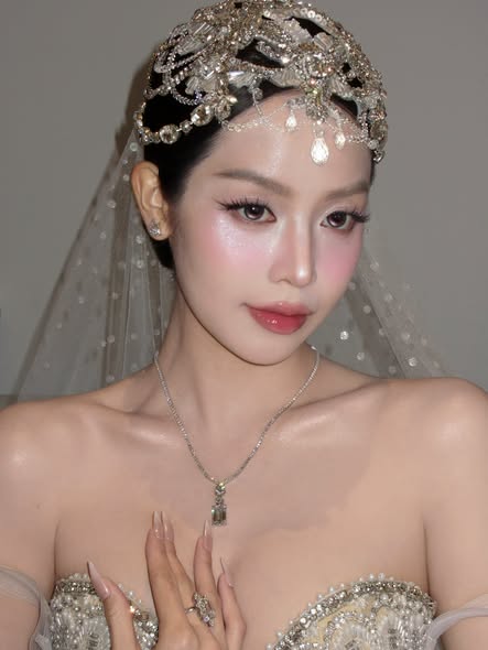 Hoa hậu Thanh Thủy hoá