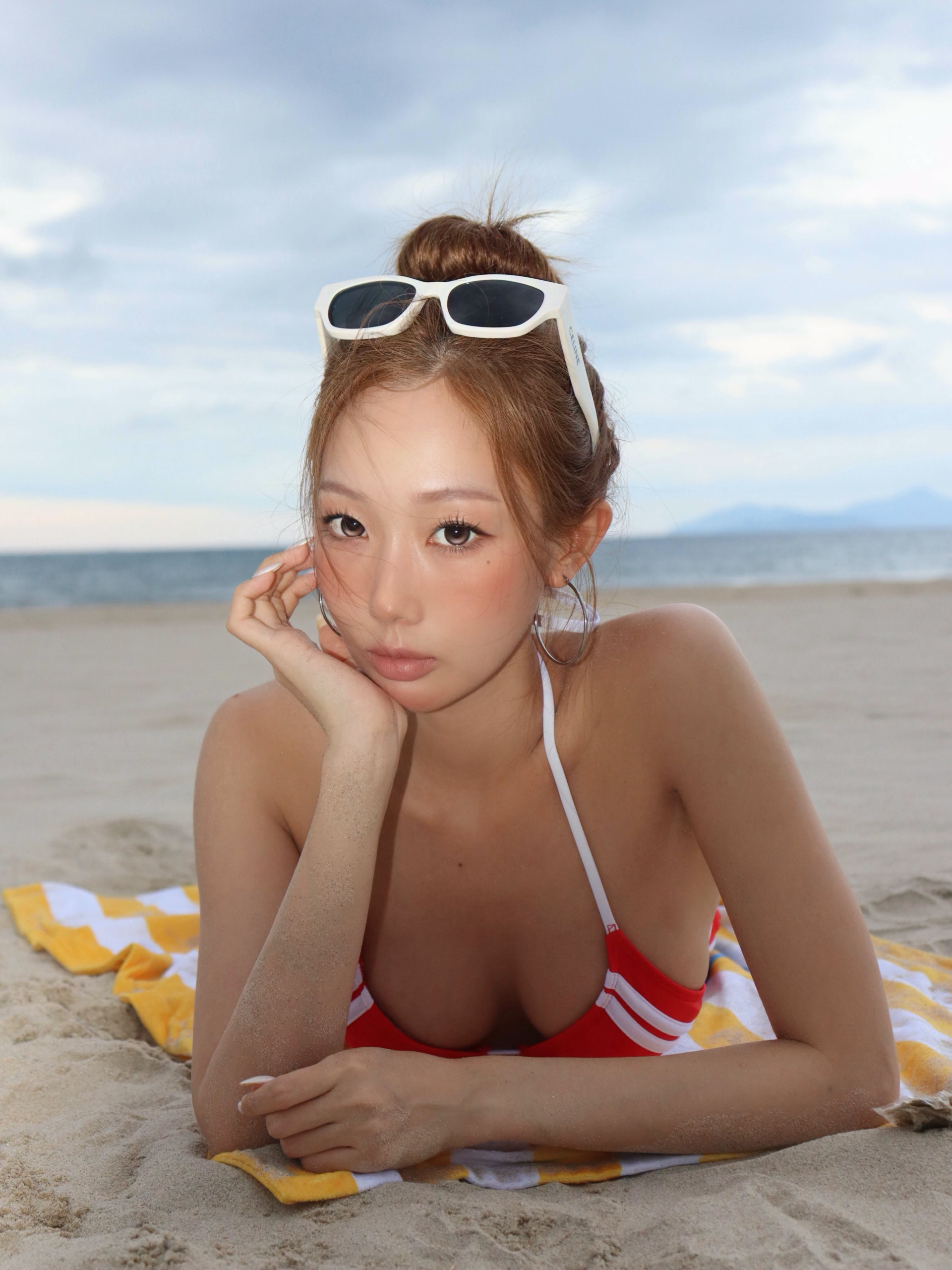Hot girl Đảo Thiên Đường năm nào khoe dáng ấn tượng, tung bộ ảnh đi biển thôi mà khiến CĐM náo loạn bàn tán