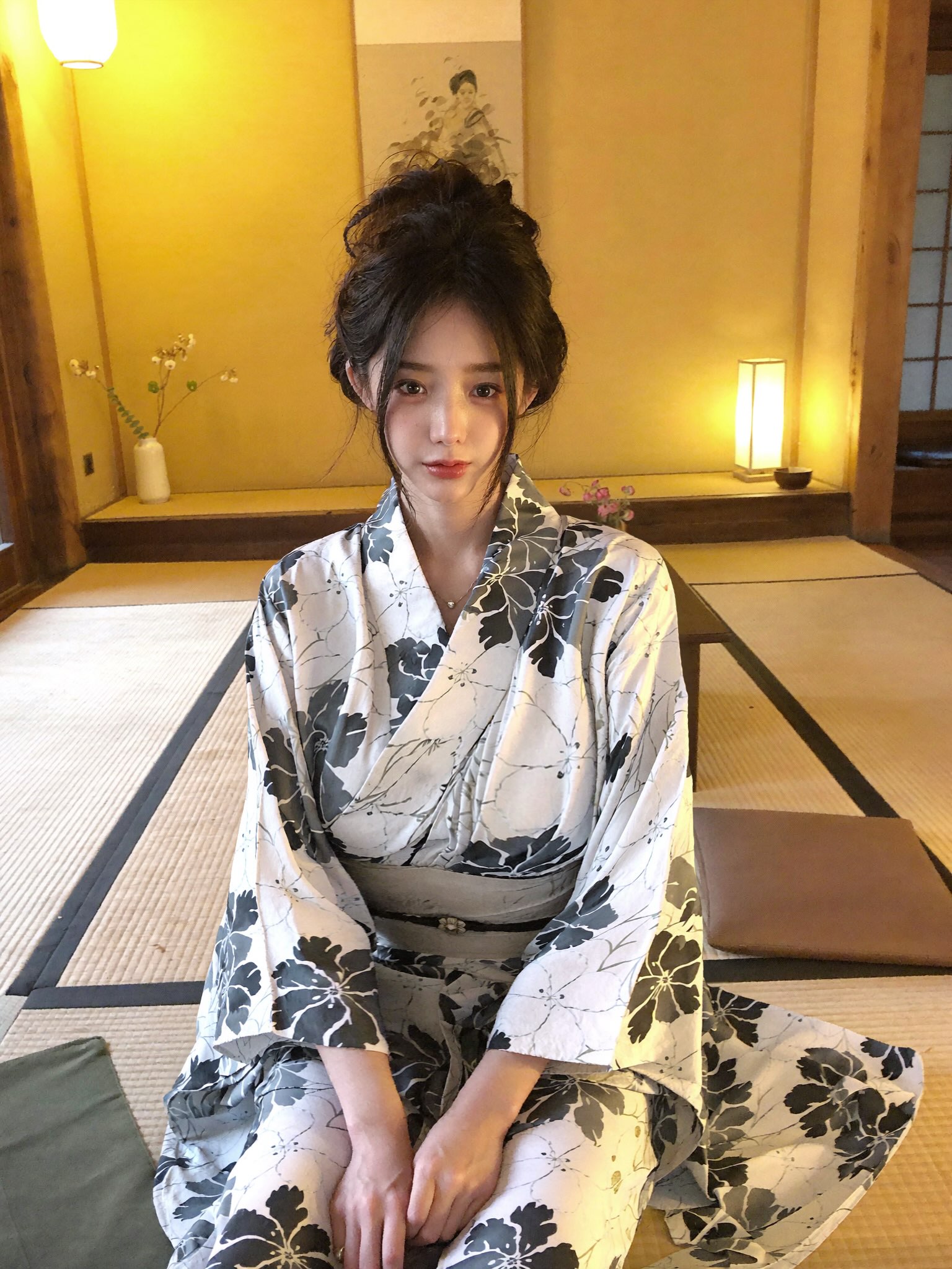 Cùng khám phá thế giới qua ống kính nữ vlogger trăm nghìn follow, nhan sắc rạng ngời và những hành trình xê dịch đầy cảm hứng