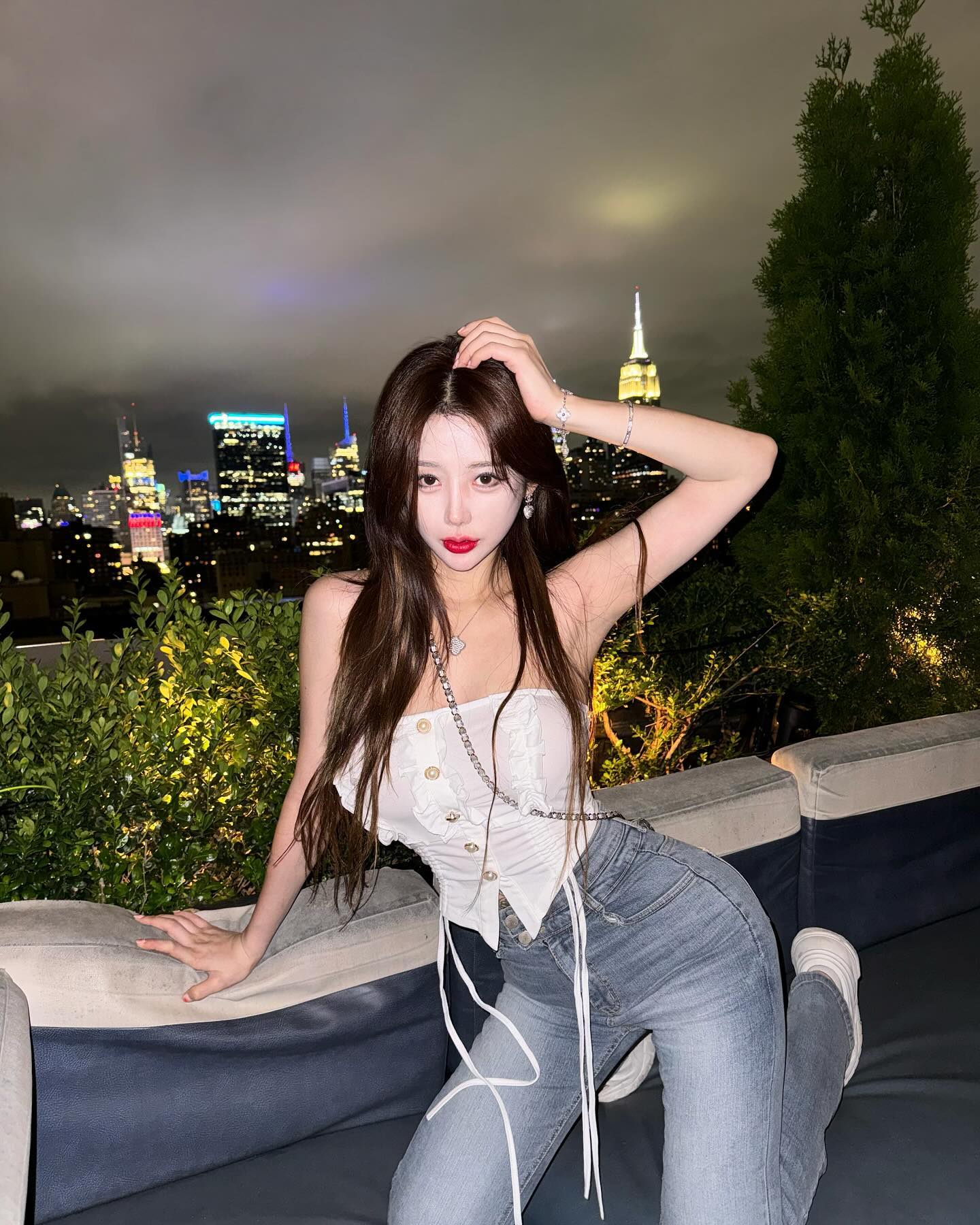 Cùng khám phá thế giới qua ống kính nữ vlogger trăm nghìn follow, nhan sắc rạng ngời và những hành trình xê dịch đầy cảm hứng