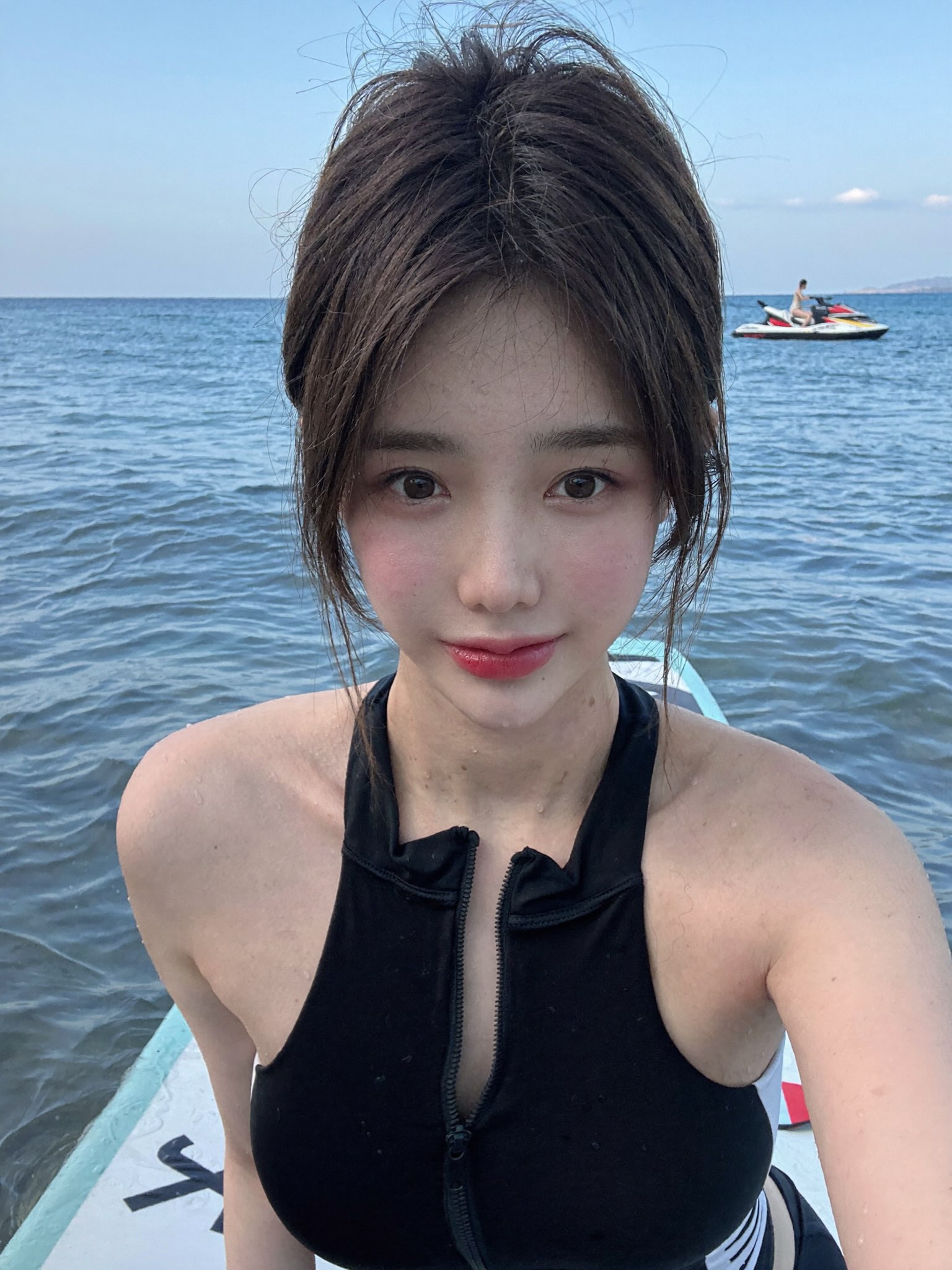 Cùng khám phá thế giới qua ống kính nữ vlogger trăm nghìn follow, nhan sắc rạng ngời và những hành trình xê dịch đầy cảm hứng