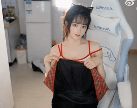 Nữ streamer đình đám làm hành động 
