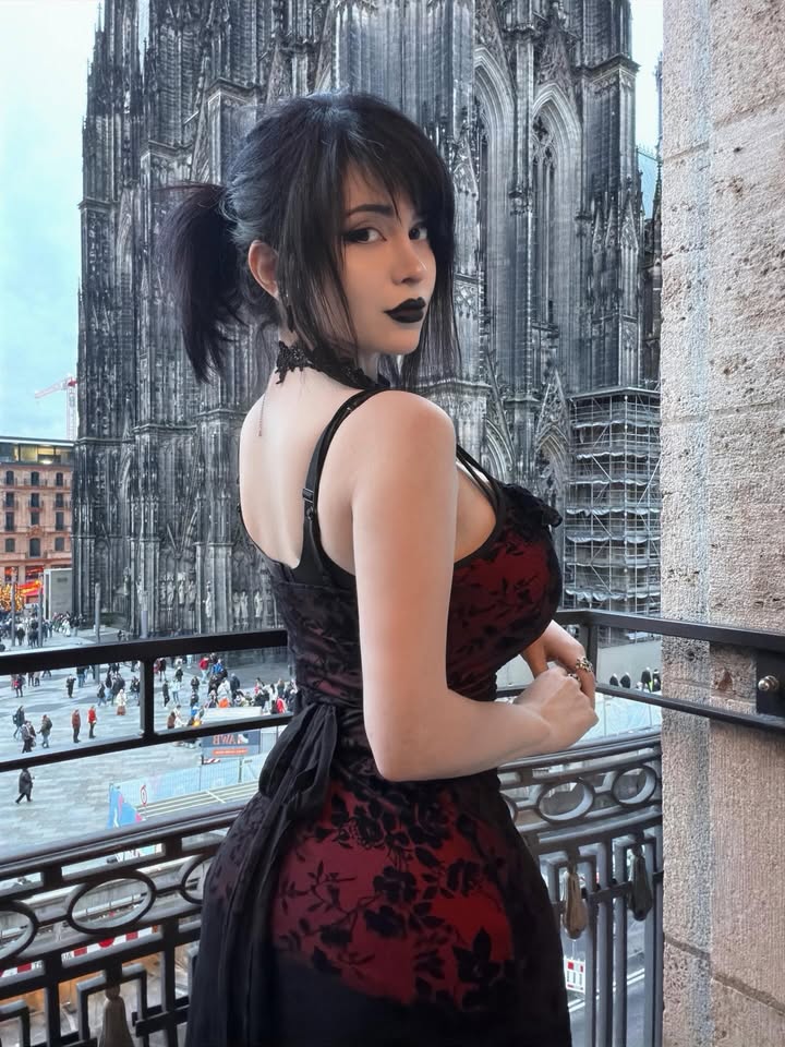 Hot girl Pinkchyu là ai mà khiến cả thế giới nháo nhào bàn tán?