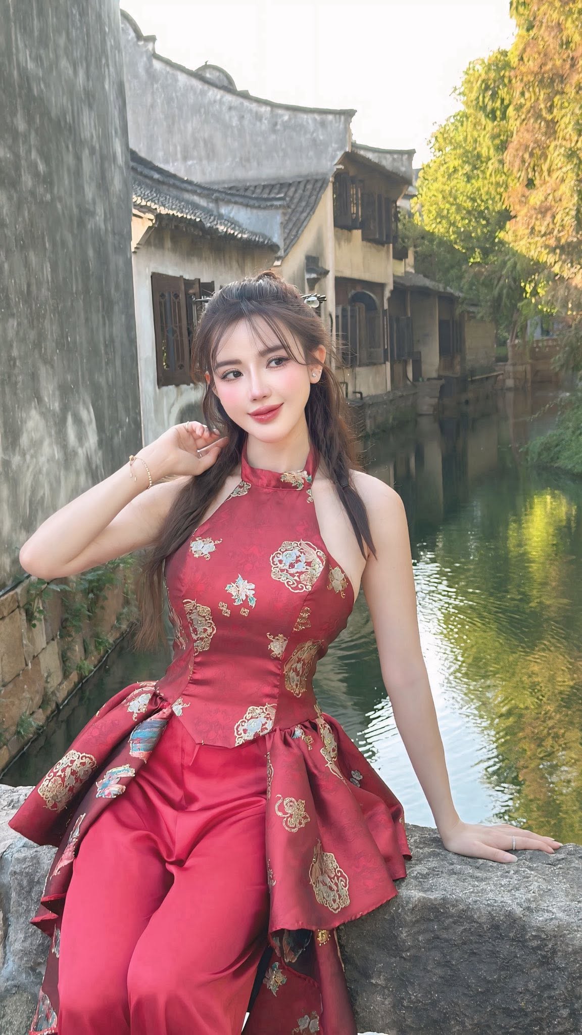 Khó rời mắt khỏi loạt ảnh đón hè đầy quyến rũ của nữ biker đình đám một thời