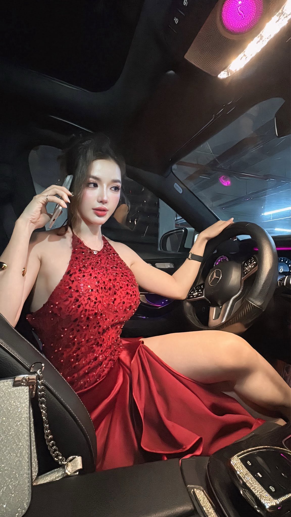 Khó rời mắt khỏi loạt ảnh đón hè đầy quyến rũ của nữ biker đình đám một thời