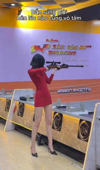 Hoa hậu Việt Nam trổ tài thiện xạ, chưa kịp ngắm đã bắn đổ tim người xem với vóc dáng không thể ấn tượng hơn