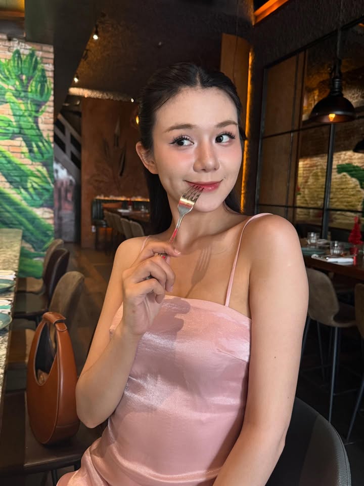 Hoa hậu Việt Nam trổ tài thiện xạ, chưa kịp ngắm đã bắn đổ tim người xem với vóc dáng không thể ấn tượng hơn
