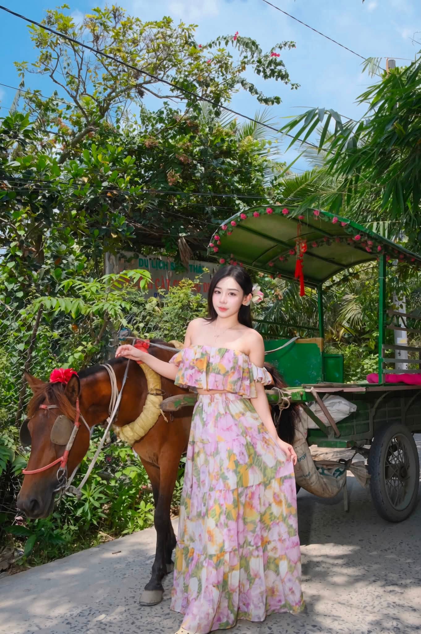 Mê mắt với phong cách cottagecore đậm chất nàng thơ của hot girl Thiên Di: Đâu phải cứ mặc hở mới có thể quyến rũ?