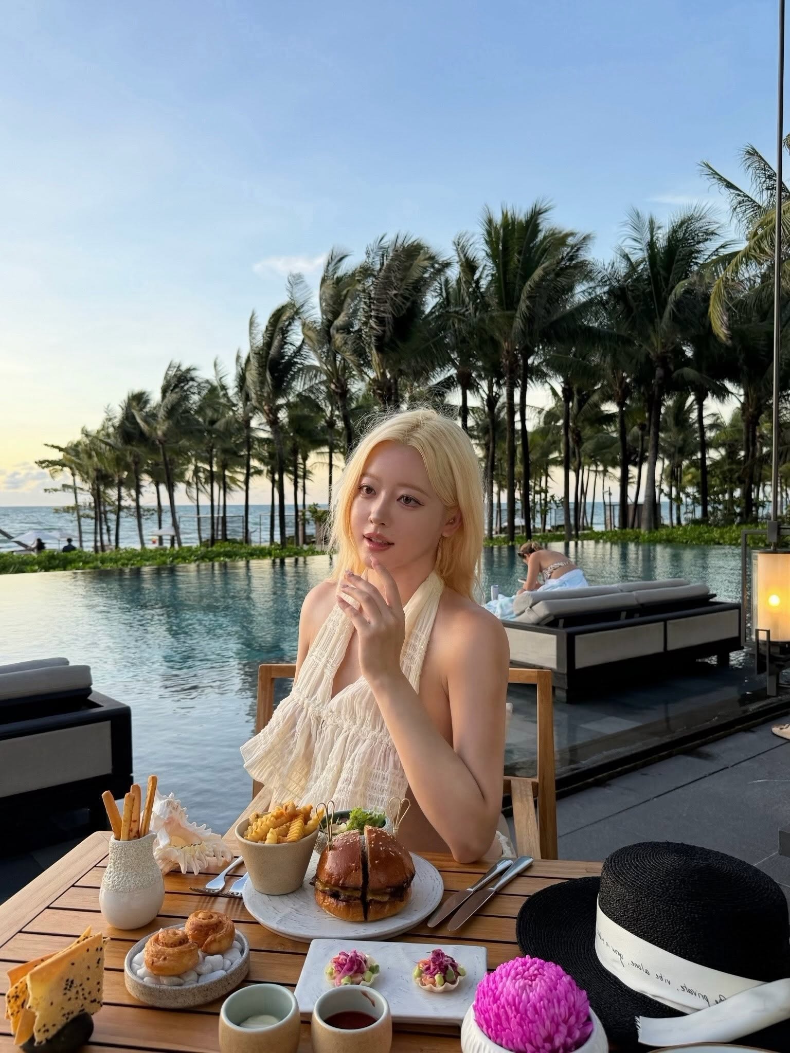 Bất ngờ