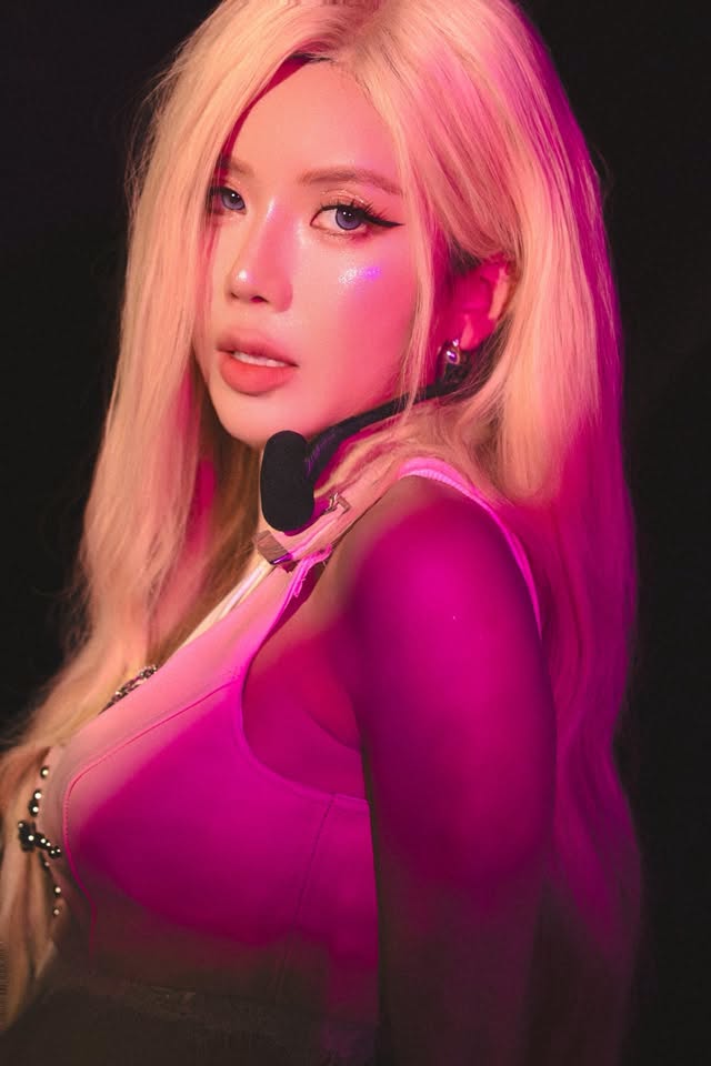 Trang Pháp hoá búp bê Barbie đời thực, khiến ánh nhìn fan nam chao đảo