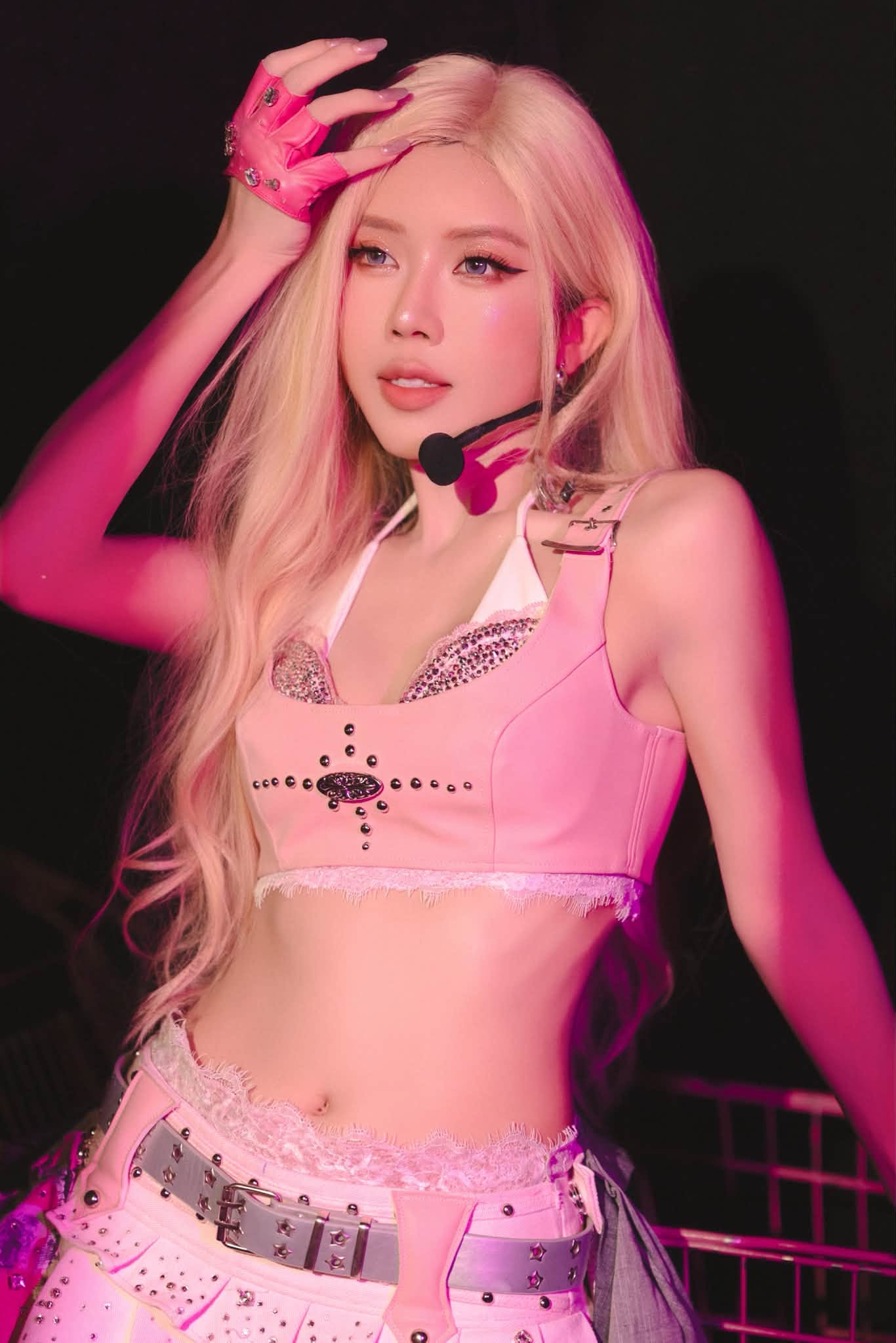 Trang Pháp hoá búp bê Barbie đời thực, khiến ánh nhìn fan nam chao đảo