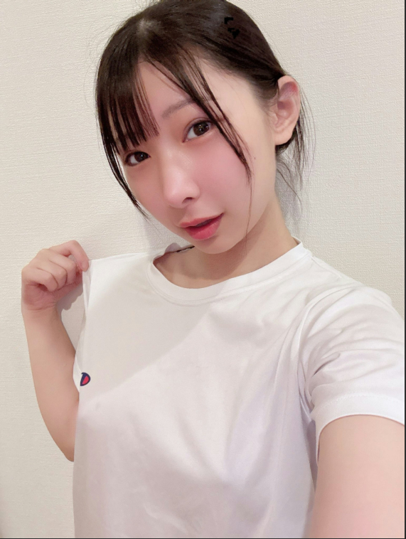 Lại thêm một hot girl tân binh đáng chú ý, từ bỏ sự nghiệp vận động viên, đổi hướng gây ngỡ ngàng