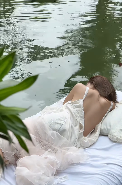 Hậu trường