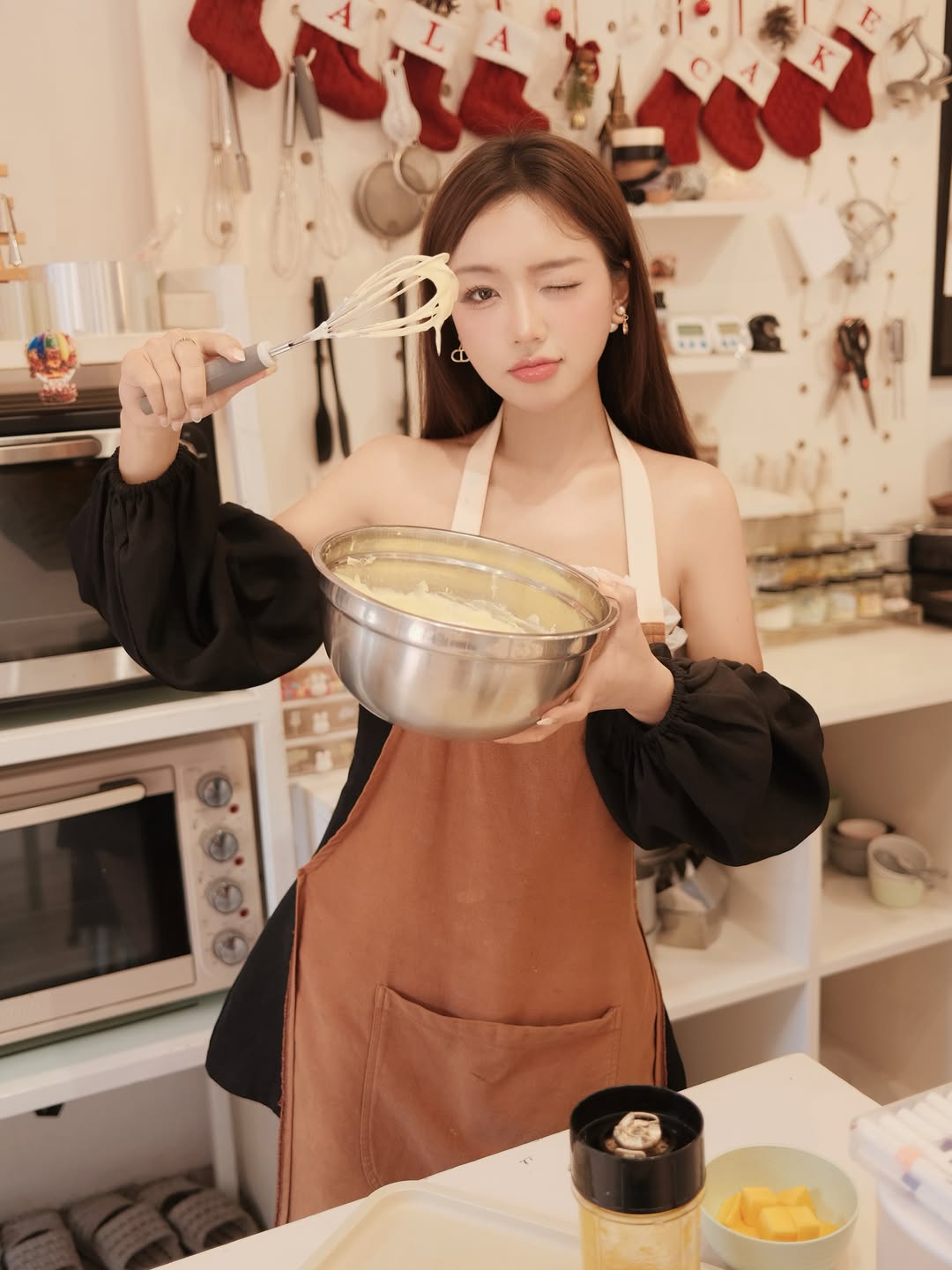 Diện đồ gym dạo phố, hot girl Instagram khiến CĐM mê mẩn với gu thời trang ấn tượng