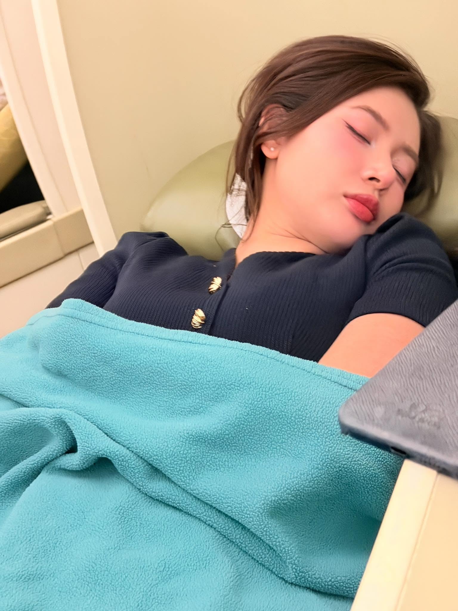 Cô nàng tự tái hiện lại hình ảnh nổi tiếng của mình.