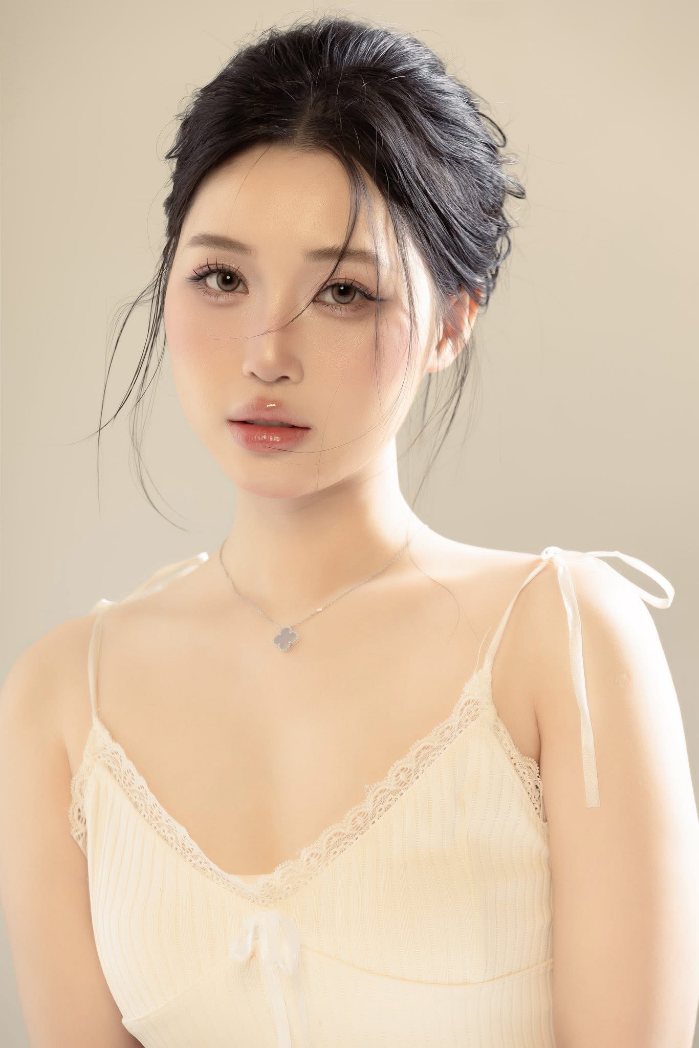 Streamer Chubby khoe hình hóa nàng thơ, “người chị em” có hành động khó hiểu, trêu đùa hay thiếu tinh tế?