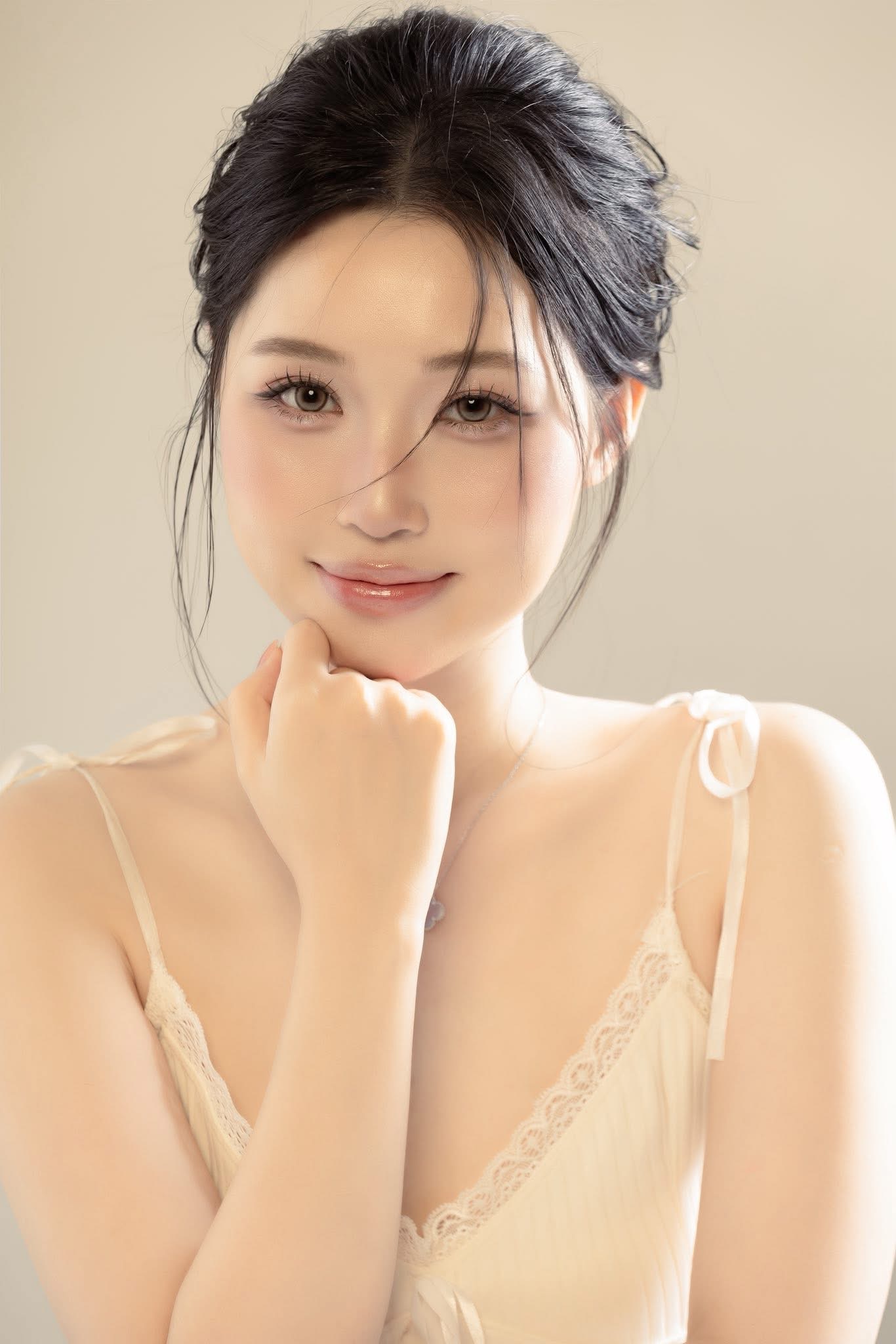 Streamer Chubby khoe hình hóa nàng thơ, “người chị em” có hành động khó hiểu, trêu đùa hay thiếu tinh tế?