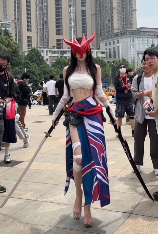 Body hoàn hảo của nữ coser đình đám xứ Trung: