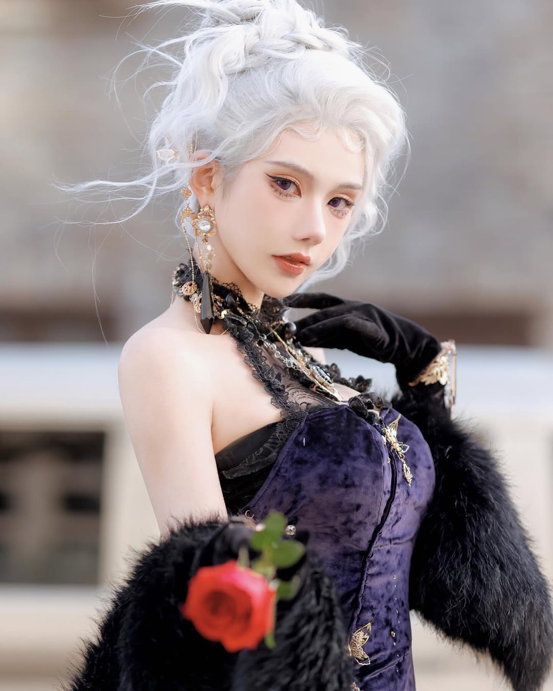 Body hoàn hảo của nữ coser đình đám xứ Trung: