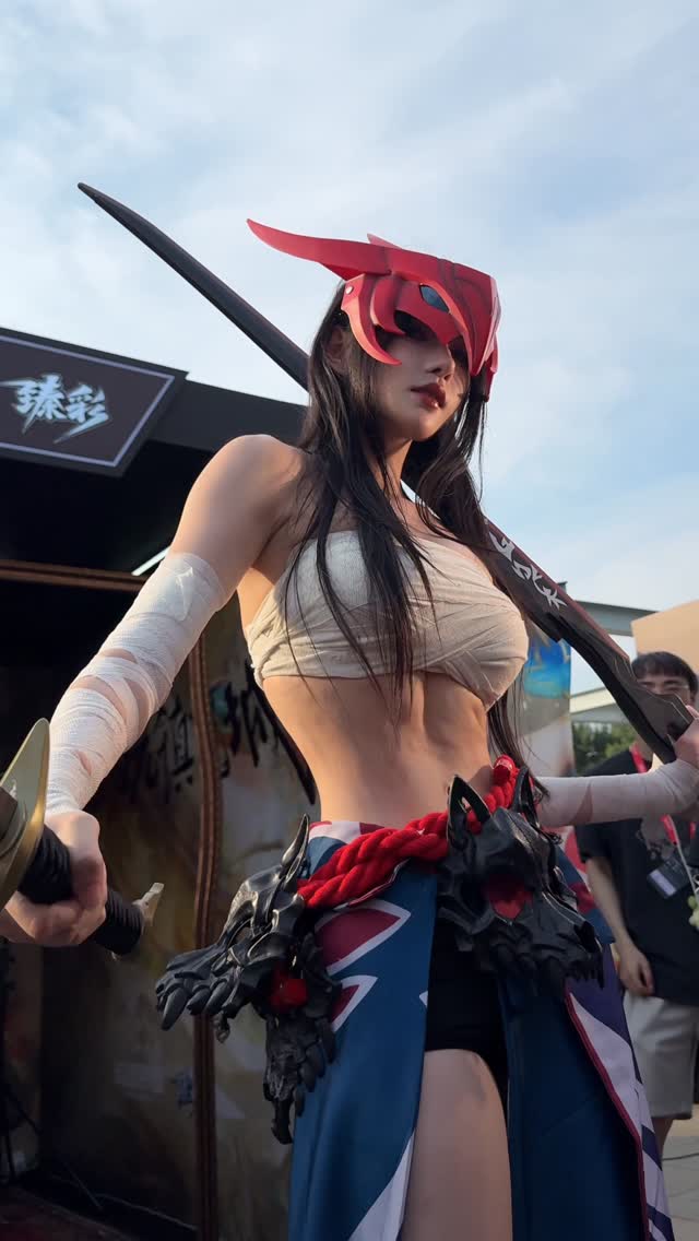 Body hoàn hảo của nữ coser đình đám xứ Trung:
