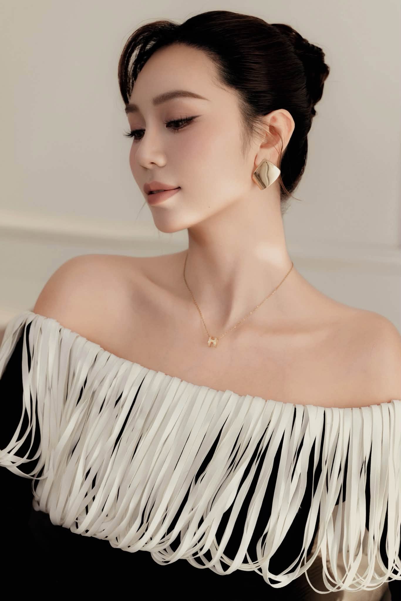 Đón hè bỏng cháy, hot TikToker 2 triệu follow