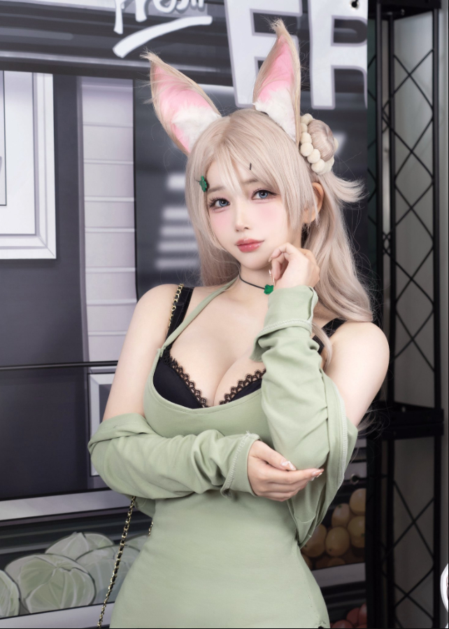 Nữ thần làng game tiếp tục gây bão cộng đồng mạng, khoe ảnh cosplay cực gợi cảm, không khác gì các hot girl mạng