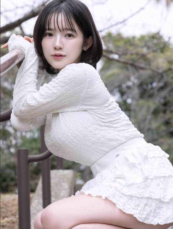 Đang là biểu tượng của sự gợi cảm, hot girl nổi tiếng đưa ra quyết định ngỡ ngàng, không ít fan 