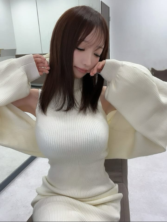 Nổi tiếng với vóc dáng quyến rũ, hot girl đình đám bất ngờ tiết lộ quá khứ tủi thân, từng coi chính cơ thể mình là “kẻ thù”