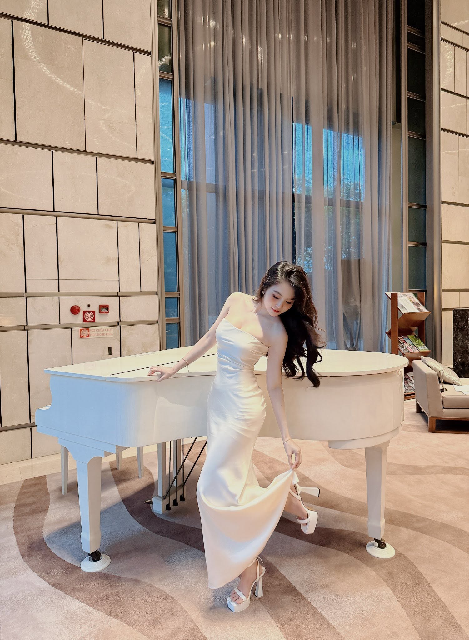 Cô giáo hot girl từng xuất hiện bên Lộc Fuho ngày càng nóng bỏng